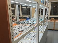 -无奔眼镜·蔡司·依视路授权店(朝阳大悦城店)