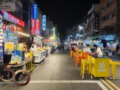 -六合夜市