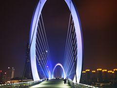-南京眼步行桥
