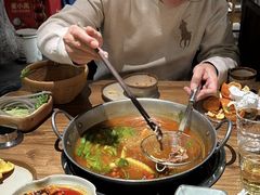 酸汤鱼锅-野山舂·贵州现舂酸汤火锅(鸿通城店)