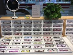 -MiRi眼镜连锁·蔡司·尼康控优点合作店(莘庄店)