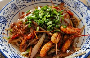 Spicy Stir-Fried Shrimp with Noodles