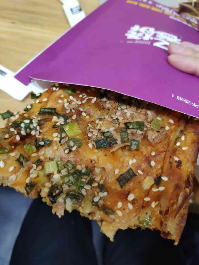 又卷烧饼-"『叉烧卷饼』来(和平大悦城)老能看到他家.