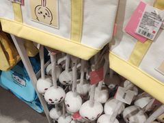 -名创优品(北京新中关购物中心地铁层店)