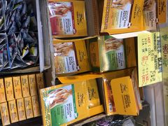 -曼谷四叶草彩妆&纪念品  (chitlom)