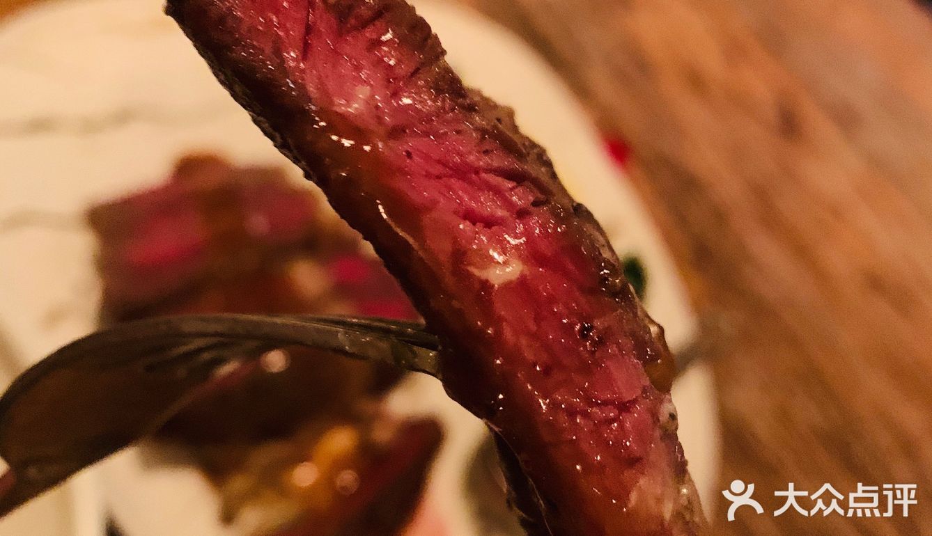 下班直接步行十分钟就能到。周边有地铁十二号线方便她过来