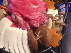 酸辣豆腐小牛肉锅-春草居酒屋·晴子の店