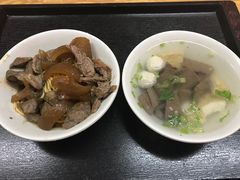 -松树干拌面店