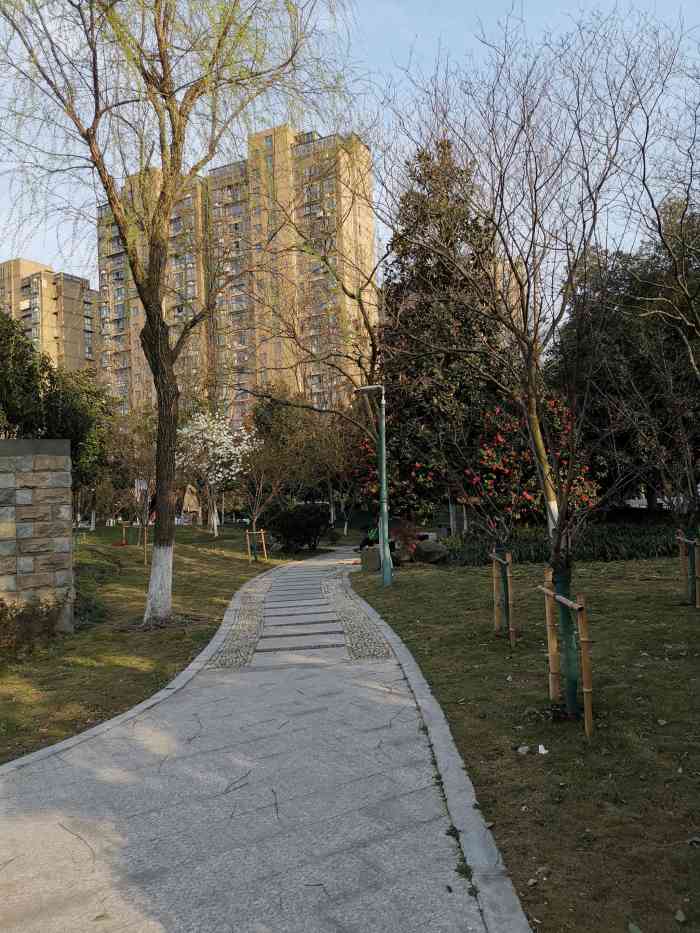 西文公园-"公园整体真的不算大,非常有一种城市里面一.