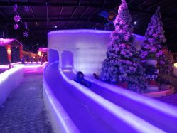 -圣名游乐城冰雪大世界