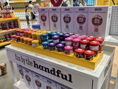 -m豆巧克力世界(上海世茂广场店)