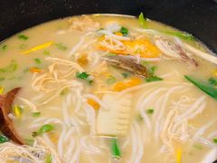 -银米·云南传统过桥米线(双廊黑金冠店)