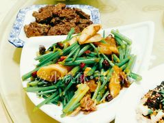 芹菜炒鱿鱼-晚归月亮湾私家菜(临邑路店)