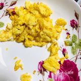 辣椒油 再用筷子搅拌均匀 防止粘锅 就可以出锅了
