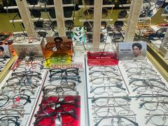 -美式眼镜·授权蔡司.依视路.尼康.豪雅.明月(人民广场店)