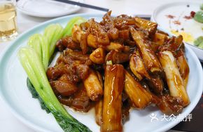 Beijing-Style Scallion Braised Tendon