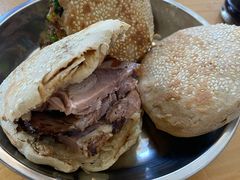 烧饼夹肘子肉-昌顺马记小吃店(昌盛园店)