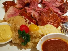 烤猪肘配酸菜土豆泥-兰特伯爵西餐厅·啤酒屋(方庄店)