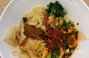Signature Three-in-One Oil-Poured Noodles