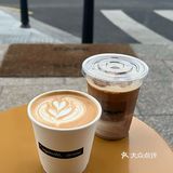 在服装店里喝咖啡☕️