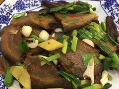 腊肉炒蒜苗-岩泊渡桂鱼楼活鱼馆