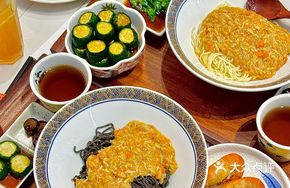 Crab Roe Waterfall Noodles
