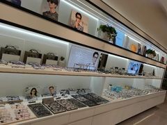-J-Optical佳视明眼镜·蔡司视觉(青岛金茂览秀城店)