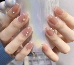 -蜜桃美甲美睫化妆