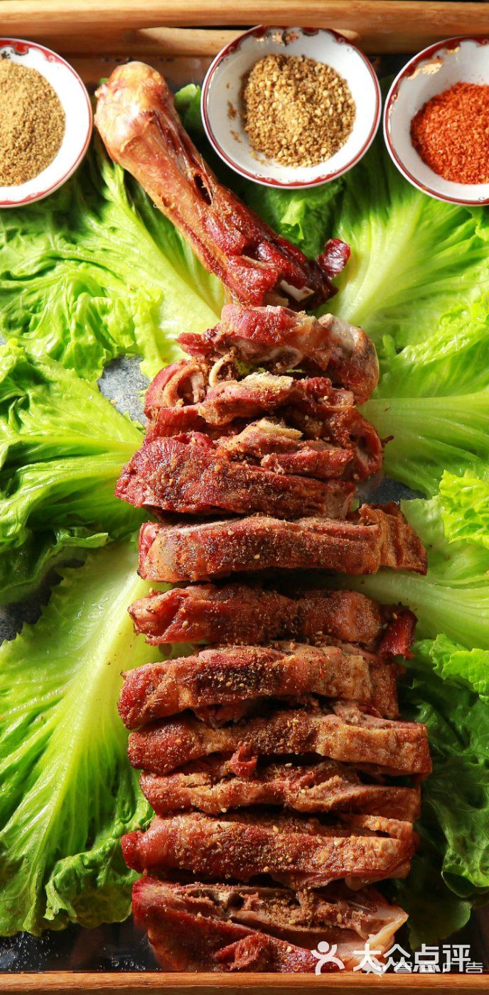 那萨尔丁新疆西域餐厅火焰山碳烤羊腿图片