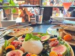 布拉塔奶酪与无花果沙拉-COMMUNE RESERVE幻师(愚园路店)