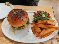 招牌牛肉汉堡-UPPER KITCHEN(延安路店)