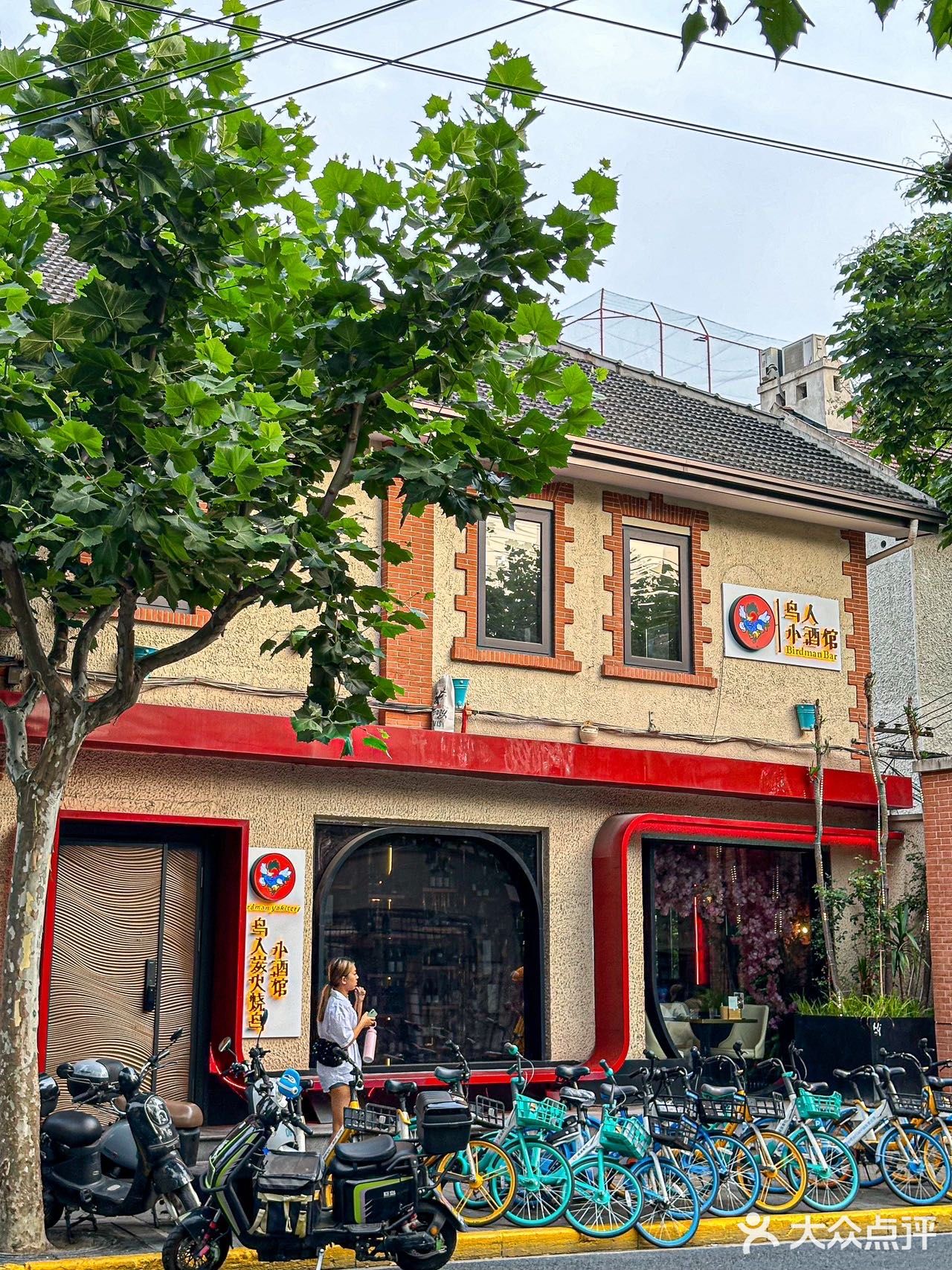 置身于一个宁静而美丽的花园之中。- 蒜蓉乳山生蚝🦪