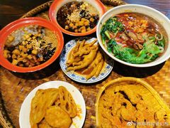 -爆炸头阿姨小四川正宗川味小吃(无任何分店)