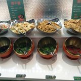 一串十二月元的三串烤肉最好吃一个个可以吃的很饱啊!