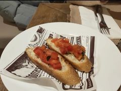 餐前蒜香面包-MOMENT湖景餐厅(解放路店)
