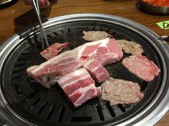 厚切五花肉-·缸桶屋·韩式牛肋条自助烤肉(西湖D11店)