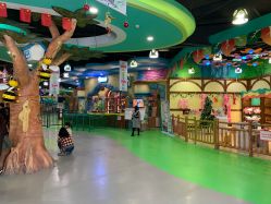 -维佳童话镇演出现场(徐东店)