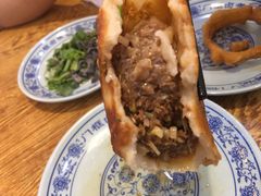 门钉肉饼-门框胡同百年卤煮(鸟巢店)