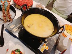 -鲜入围煮花胶鸡海鲜火锅