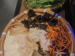 -尚尚仙·酸汤猪手·猪肚鸡火锅(华联万柳购物中心店)