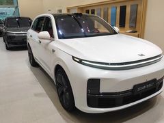 -理想汽车(世纪汇店)