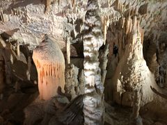 -波斯托伊纳溶洞