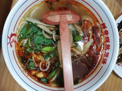 -小椒羊.羊肉粉 龙虾 羊肉串(新地旗舰店)
