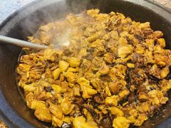 小鸡炖蘑菇-东北食府·铁锅炖(花溪湾店)