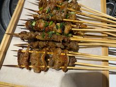 -山野的朋友露营炭火烤肉