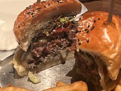 黑松露双层牛肉汉堡-Q MEX 库迈墨西哥餐吧(三里屯店)