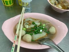 鱼丸鱼饼清汤鸡蛋面-榮泰米粉湯(Left Shop)