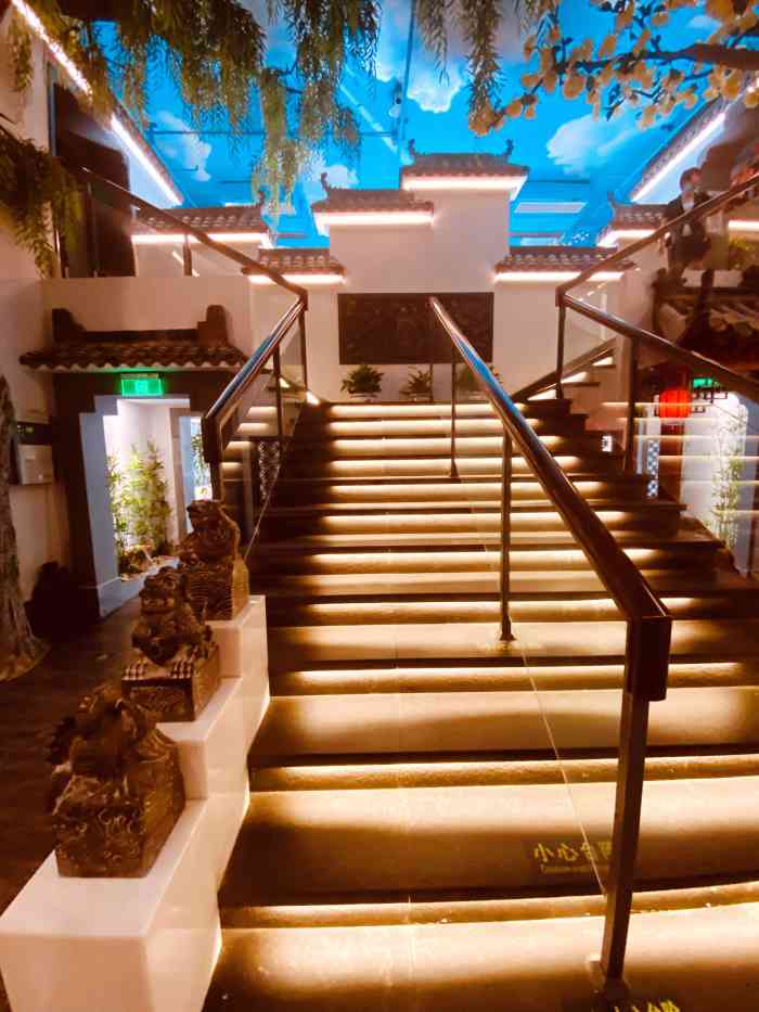 庭院人家(定福庄店)-"没想到在这条巷子里有这样一家气派的餐饮店.