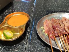 -何妹湿辣牛肉·粤式烧烤砂煲(桂雅路店)