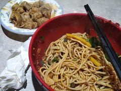 -爆炸头阿姨小四川正宗川味小吃(无任何分店)